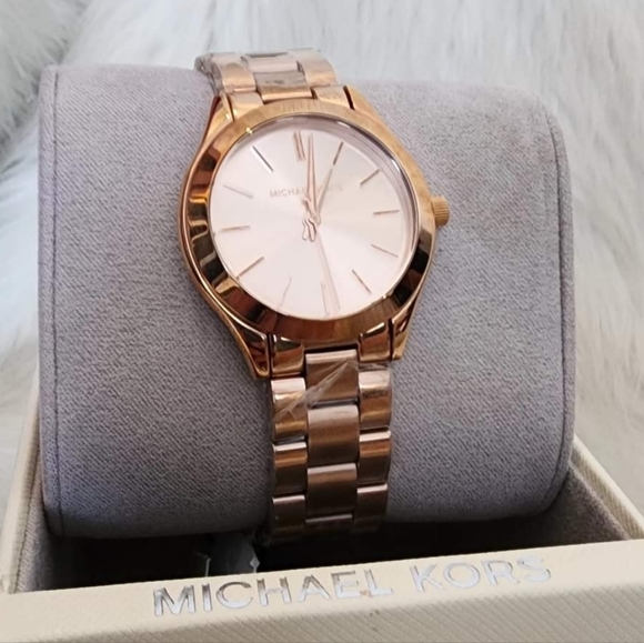 ***NEW*** Michael Kors Slim Runway Women's Watch, Stainless Steel Bracelet Watch - Picture 3 of 6